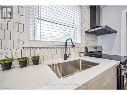 31 Warren Road, St. Catharines, ON - Indoor Photo Showing Kitchen