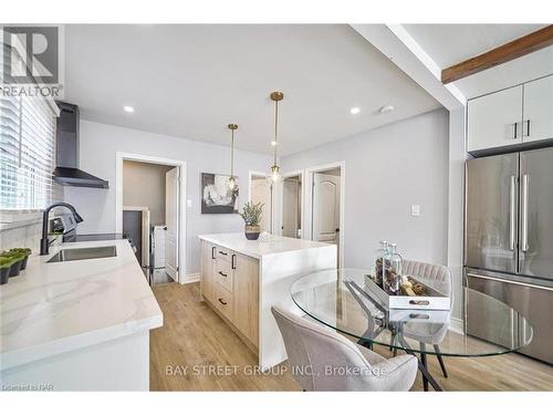 31 Warren Road, St. Catharines, ON - Indoor Photo Showing Kitchen With Upgraded Kitchen