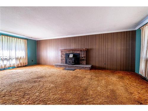 2924 Center St Street, Lincoln, ON - Indoor Photo Showing Living Room With Fireplace