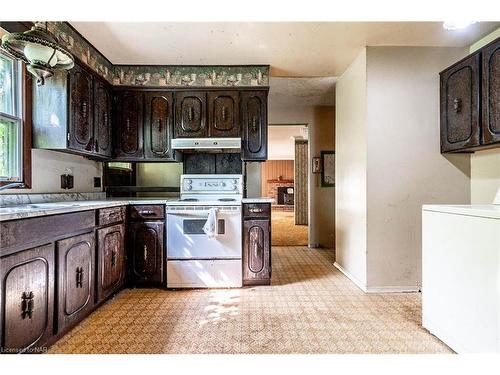 2924 Center St Street, Lincoln, ON - Indoor Photo Showing Kitchen