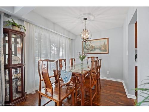 6768 Homestead Crescent, Niagara Falls, ON - Indoor Photo Showing Dining Room