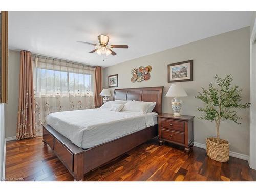 6768 Homestead Crescent, Niagara Falls, ON - Indoor Photo Showing Bedroom