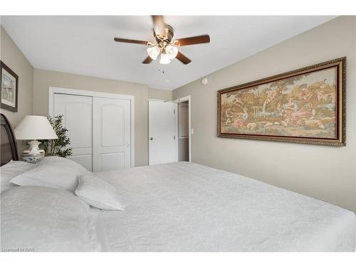 6768 Homestead Crescent, Niagara Falls, ON - Indoor Photo Showing Bedroom