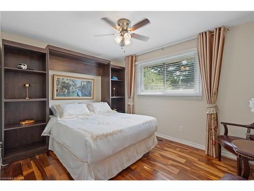 6768 Homestead Crescent, Niagara Falls, ON - Indoor Photo Showing Bedroom