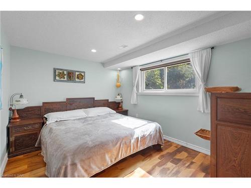 6768 Homestead Crescent, Niagara Falls, ON - Indoor Photo Showing Bedroom