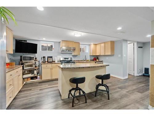 6768 Homestead Crescent, Niagara Falls, ON - Indoor Photo Showing Kitchen