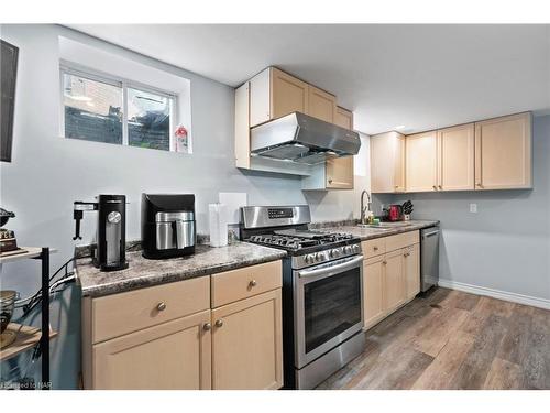 6768 Homestead Crescent, Niagara Falls, ON - Indoor Photo Showing Kitchen