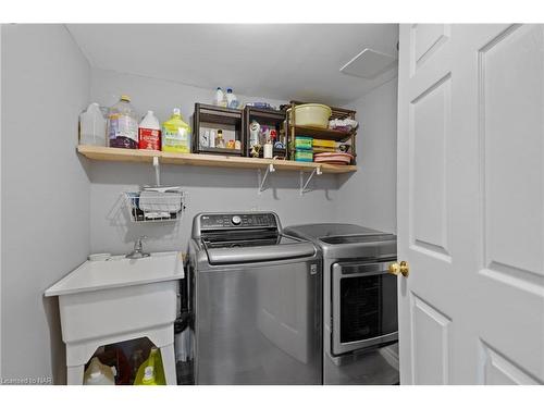 6768 Homestead Crescent, Niagara Falls, ON - Indoor Photo Showing Laundry Room