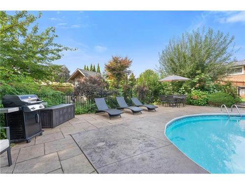 6768 Homestead Crescent, Niagara Falls, ON - Outdoor With In Ground Pool With Backyard