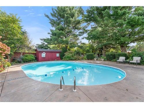 6768 Homestead Crescent, Niagara Falls, ON - Outdoor With In Ground Pool With Backyard