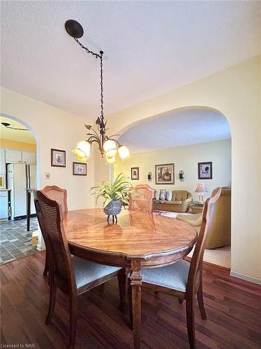 5043 University Avenue, Niagara Falls, ON - Indoor Photo Showing Dining Room