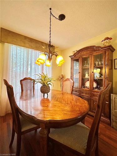 5043 University Avenue, Niagara Falls, ON - Indoor Photo Showing Dining Room