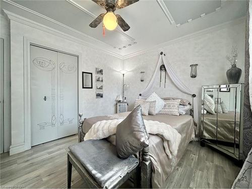 5043 University Avenue, Niagara Falls, ON - Indoor Photo Showing Bedroom