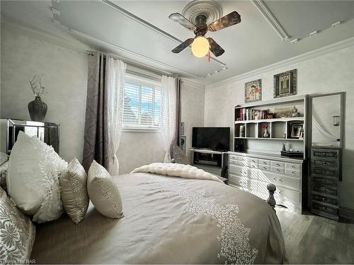 5043 University Avenue, Niagara Falls, ON - Indoor Photo Showing Bedroom