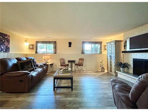 5043 University Avenue, Niagara Falls, ON - Indoor Photo Showing Living Room With Fireplace