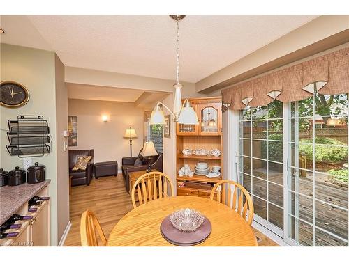 102 Woodside Square, Fonthill, ON - Indoor Photo Showing Dining Room