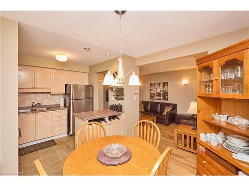 102 Woodside Square, Fonthill, ON - Indoor Photo Showing Other Room