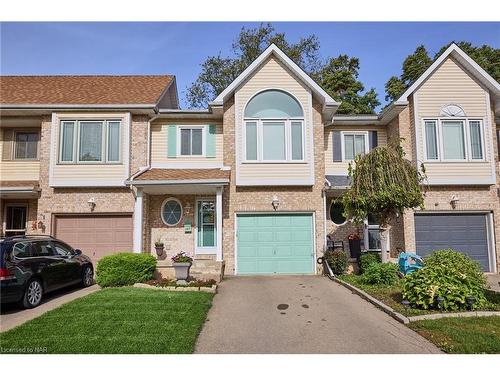 102 Woodside Square, Fonthill, ON - Outdoor With Facade