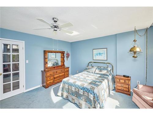 102 Woodside Square, Fonthill, ON - Indoor Photo Showing Bedroom