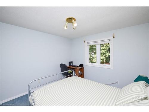 102 Woodside Square, Fonthill, ON - Indoor Photo Showing Bedroom