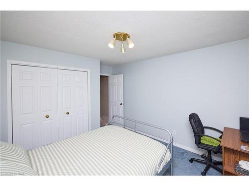 102 Woodside Square, Fonthill, ON - Indoor Photo Showing Other Room