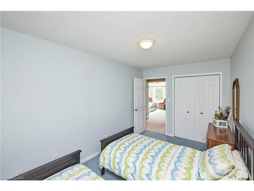 102 Woodside Square, Fonthill, ON - Indoor Photo Showing Bedroom