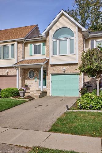 102 Woodside Square, Fonthill, ON - Outdoor With Facade