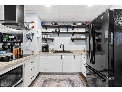 16 Harriett Street, Welland, ON - Indoor Photo Showing Kitchen