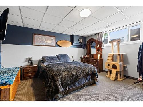 16 Harriett Street, Welland, ON - Indoor Photo Showing Bedroom