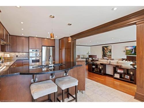 24-5 Carncastle Gate, St. Catharines, ON - Indoor Photo Showing Kitchen With Double Sink With Upgraded Kitchen