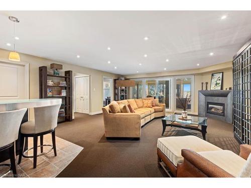 24-5 Carncastle Gate, St. Catharines, ON - Indoor Photo Showing Living Room With Fireplace