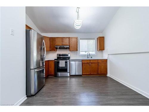 58 Vintage Crescent, St. Catharines, ON - Indoor Photo Showing Kitchen