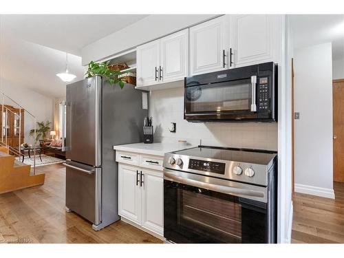 4 Orchard Place, Fonthill, ON - Indoor Photo Showing Kitchen