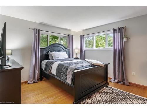 4 Orchard Place, Fonthill, ON - Indoor Photo Showing Bedroom