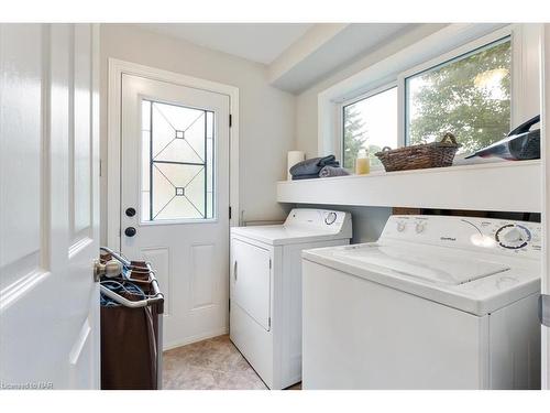 4 Orchard Place, Fonthill, ON - Indoor Photo Showing Laundry Room