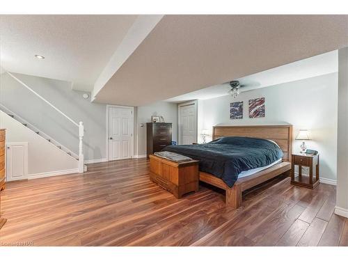 4 Orchard Place, Fonthill, ON - Indoor Photo Showing Bedroom