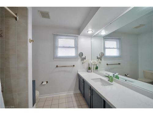 46 Fortura Court, Thorold, ON - Indoor Photo Showing Bathroom