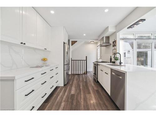 49 Markham Crescent, Stoney Creek, ON - Indoor Photo Showing Kitchen