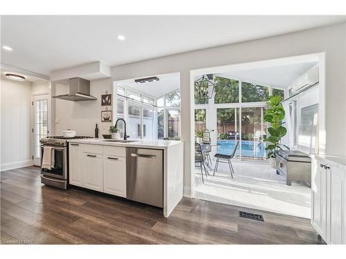 49 Markham Crescent, Stoney Creek, ON - Indoor Photo Showing Kitchen With Stainless Steel Kitchen