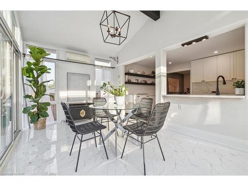 49 Markham Crescent, Stoney Creek, ON - Indoor Photo Showing Dining Room