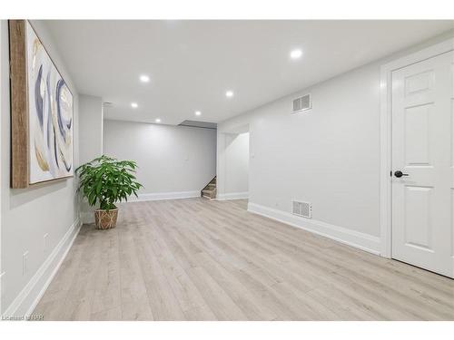 49 Markham Crescent, Stoney Creek, ON - Indoor Photo Showing Other Room