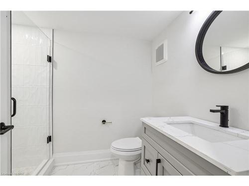 49 Markham Crescent, Stoney Creek, ON - Indoor Photo Showing Bathroom