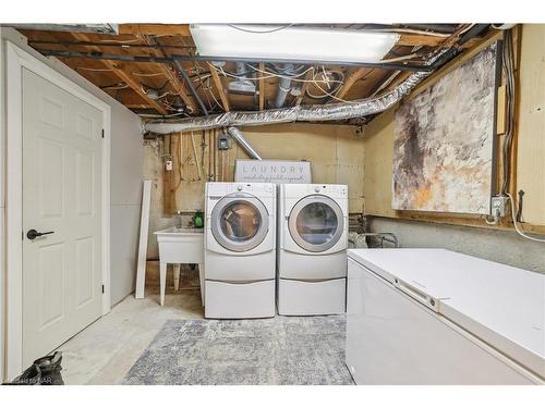 49 Markham Crescent, Stoney Creek, ON - Indoor Photo Showing Laundry Room