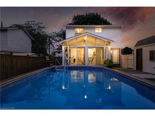 49 Markham Crescent, Stoney Creek, ON - Outdoor With In Ground Pool