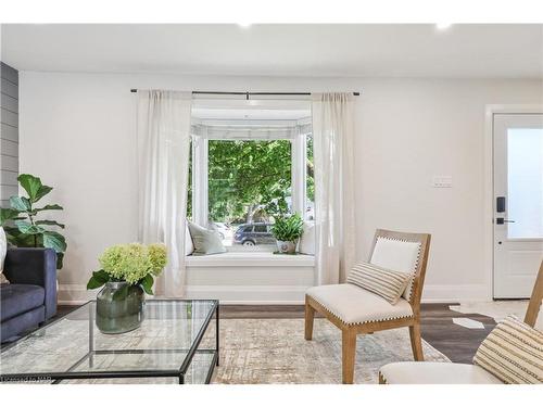 49 Markham Crescent, Stoney Creek, ON - Indoor Photo Showing Living Room