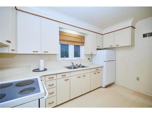 468 Geneva Street, St. Catharines, ON - Indoor Photo Showing Kitchen With Double Sink