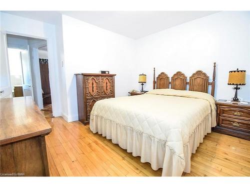 221 Lincoln Street, Welland, ON - Indoor Photo Showing Bedroom