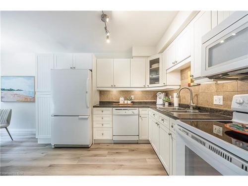 57-151 Parnell Road, St. Catharines, ON - Indoor Photo Showing Kitchen With Double Sink