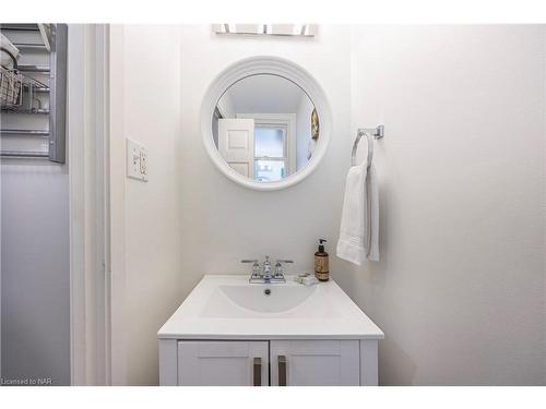 57-151 Parnell Road, St. Catharines, ON - Indoor Photo Showing Bathroom