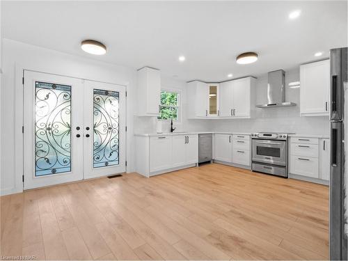 24 Keefer Road, Thorold, ON - Indoor Photo Showing Kitchen With Upgraded Kitchen